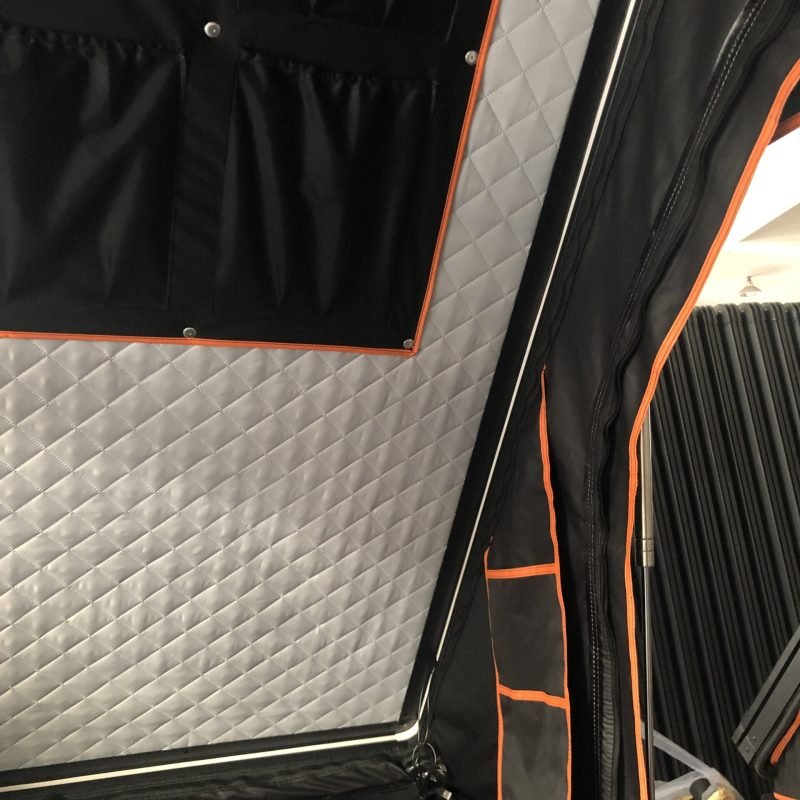 Car roof tent (23)